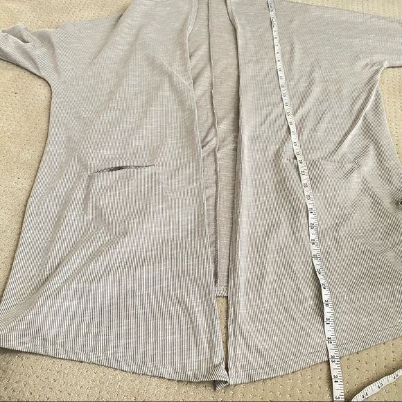 DONNI. Gray White Striped Pocket Open Cardigan - Picture 11 of 13